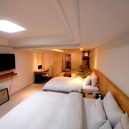 I.Y Hotel Suwon Buitenkant foto