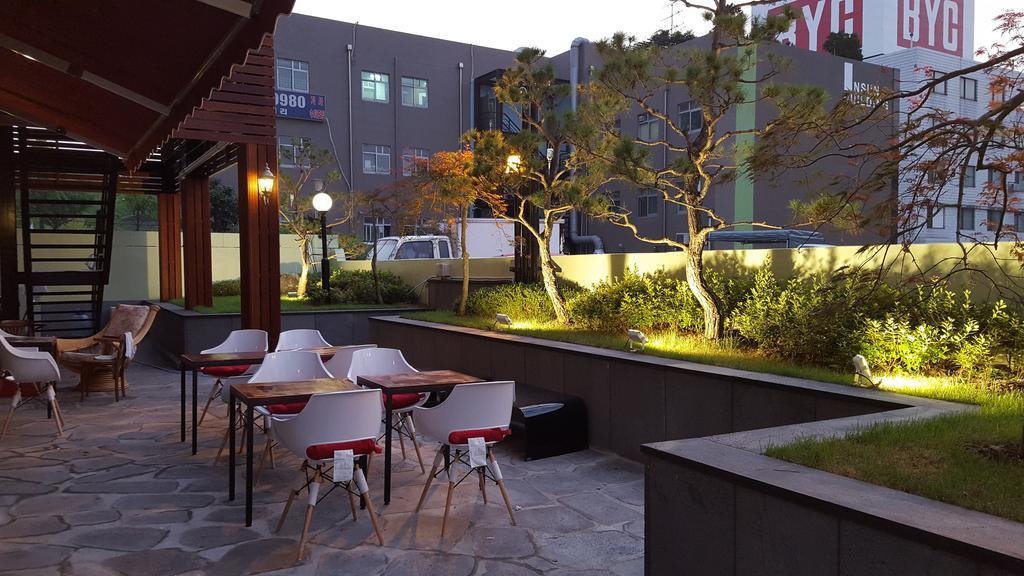 I.Y Hotel Suwon Buitenkant foto