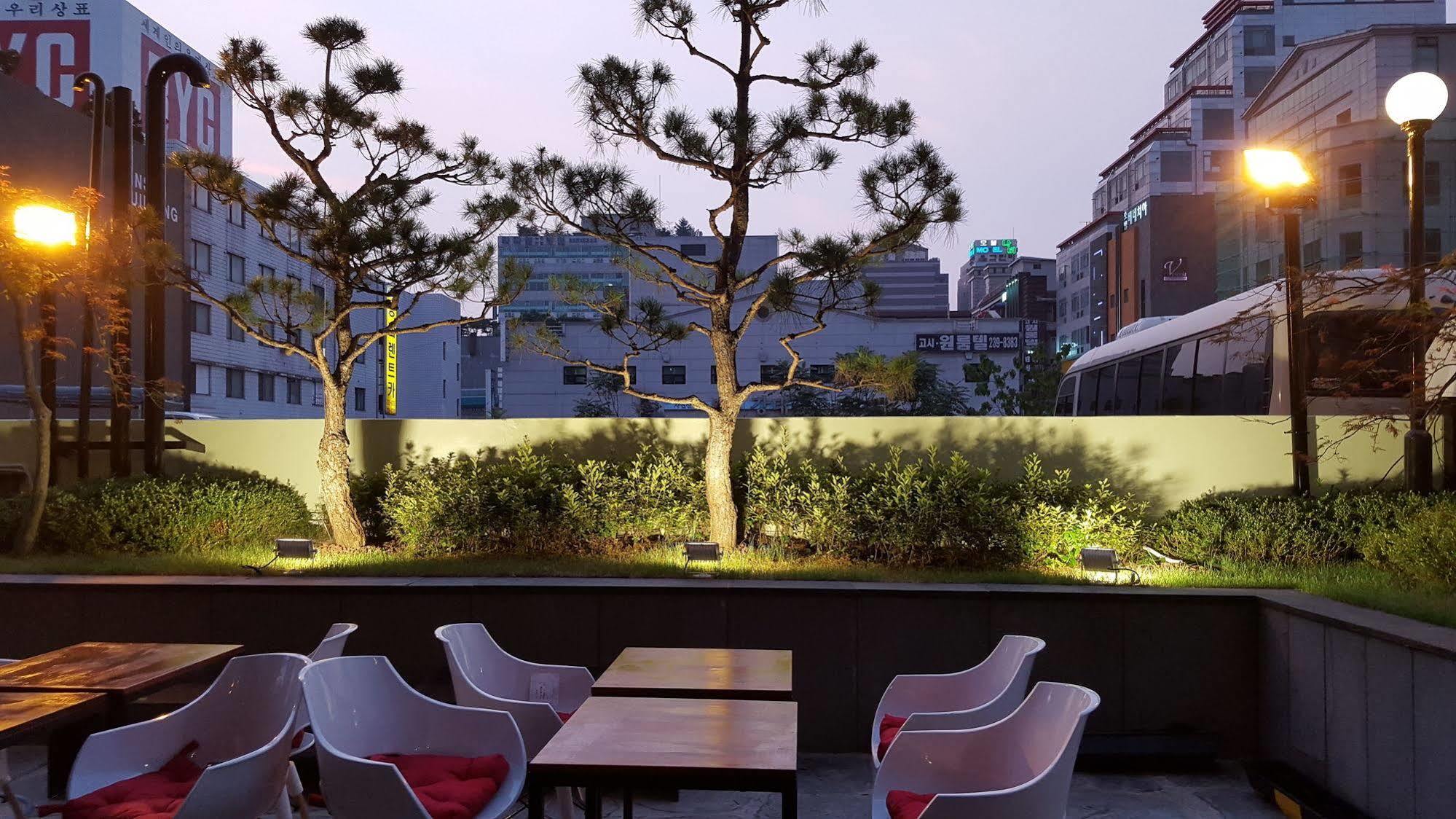 I.Y Hotel Suwon Buitenkant foto