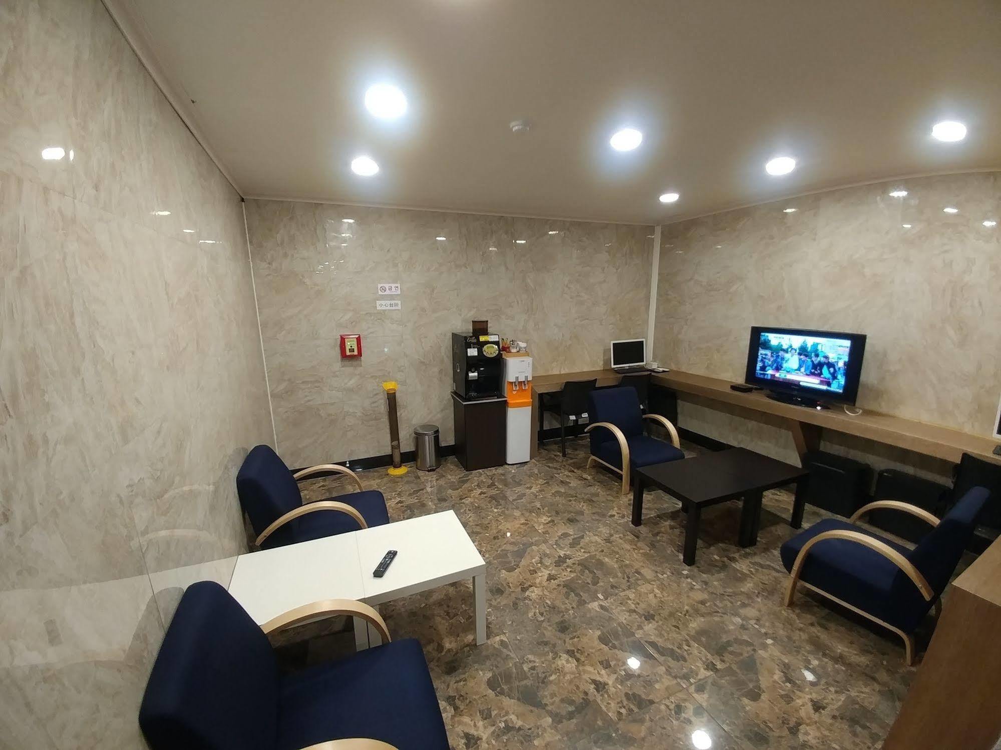 I.Y Hotel Suwon Buitenkant foto