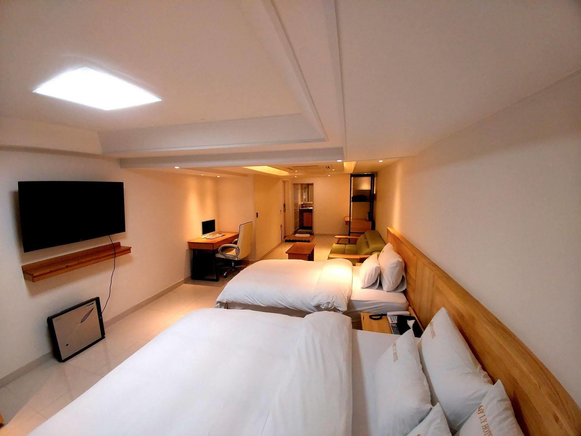 I.Y Hotel Suwon Buitenkant foto