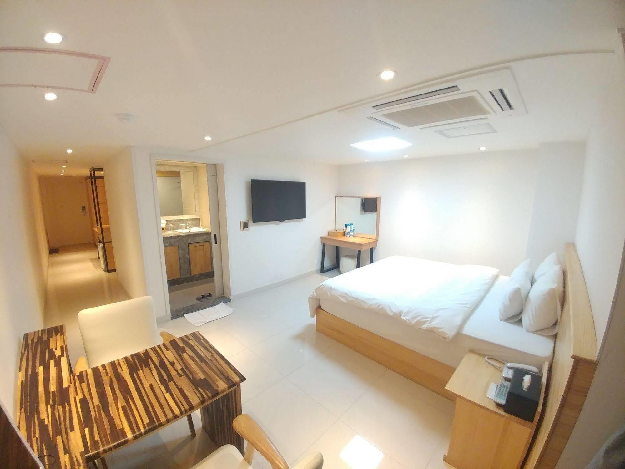 I.Y Hotel Suwon Buitenkant foto