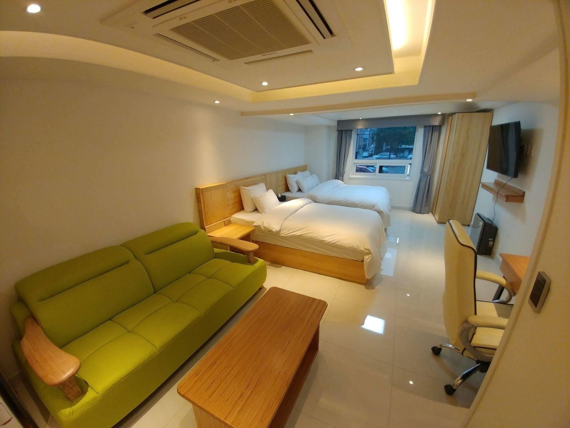 I.Y Hotel Suwon Buitenkant foto