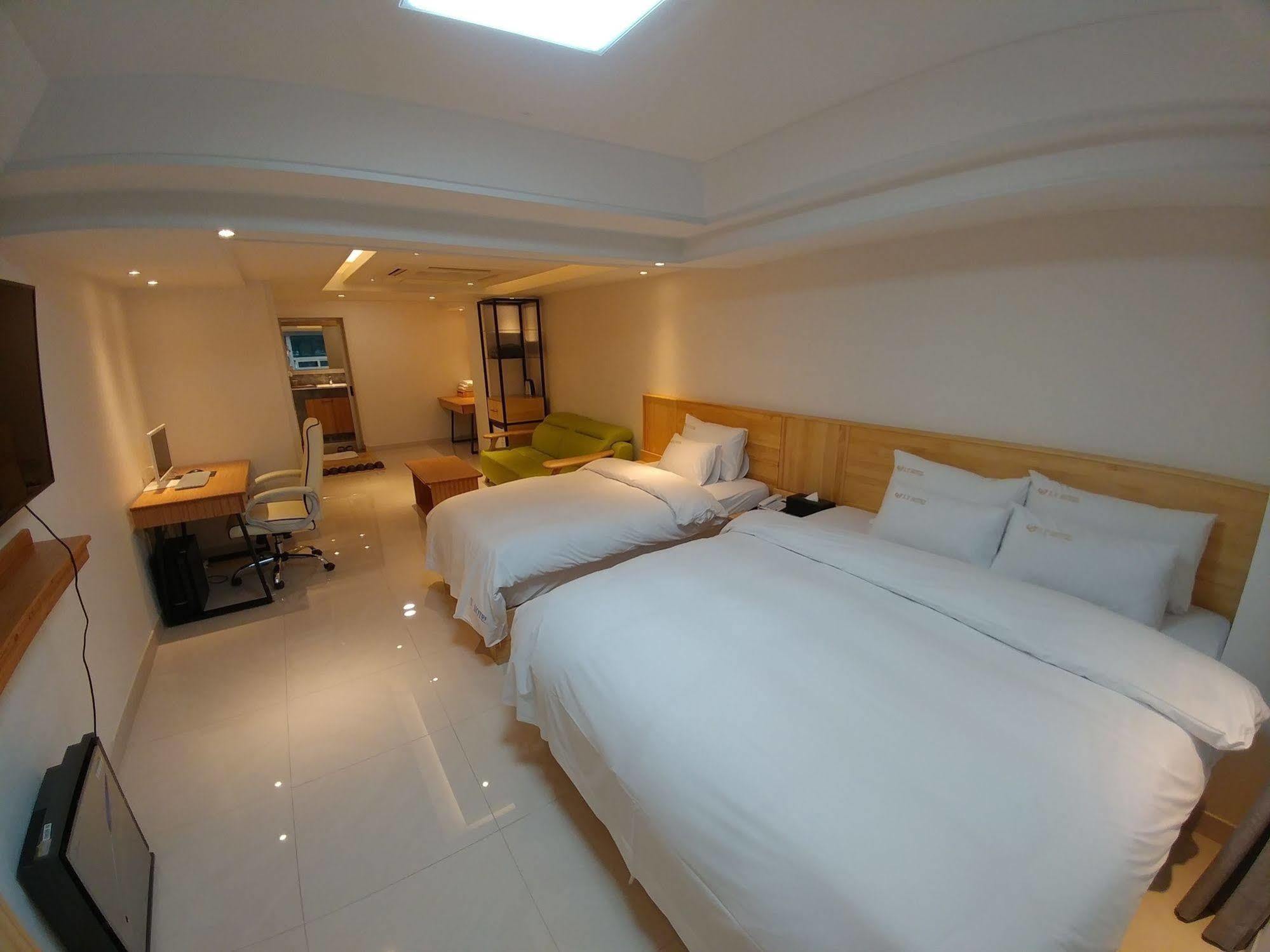 I.Y Hotel Suwon Buitenkant foto
