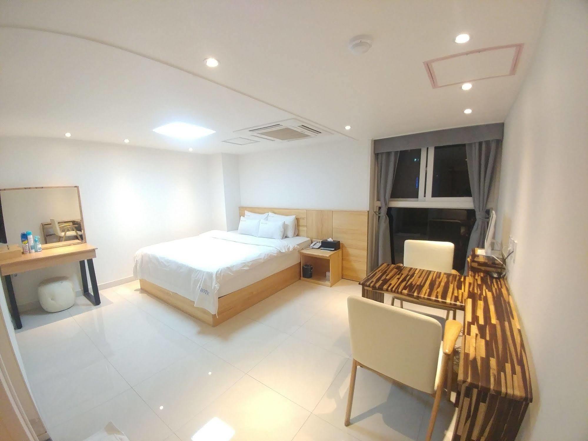 I.Y Hotel Suwon Buitenkant foto