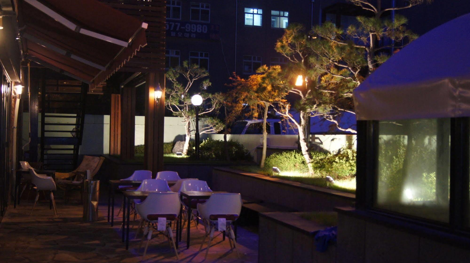 I.Y Hotel Suwon Buitenkant foto