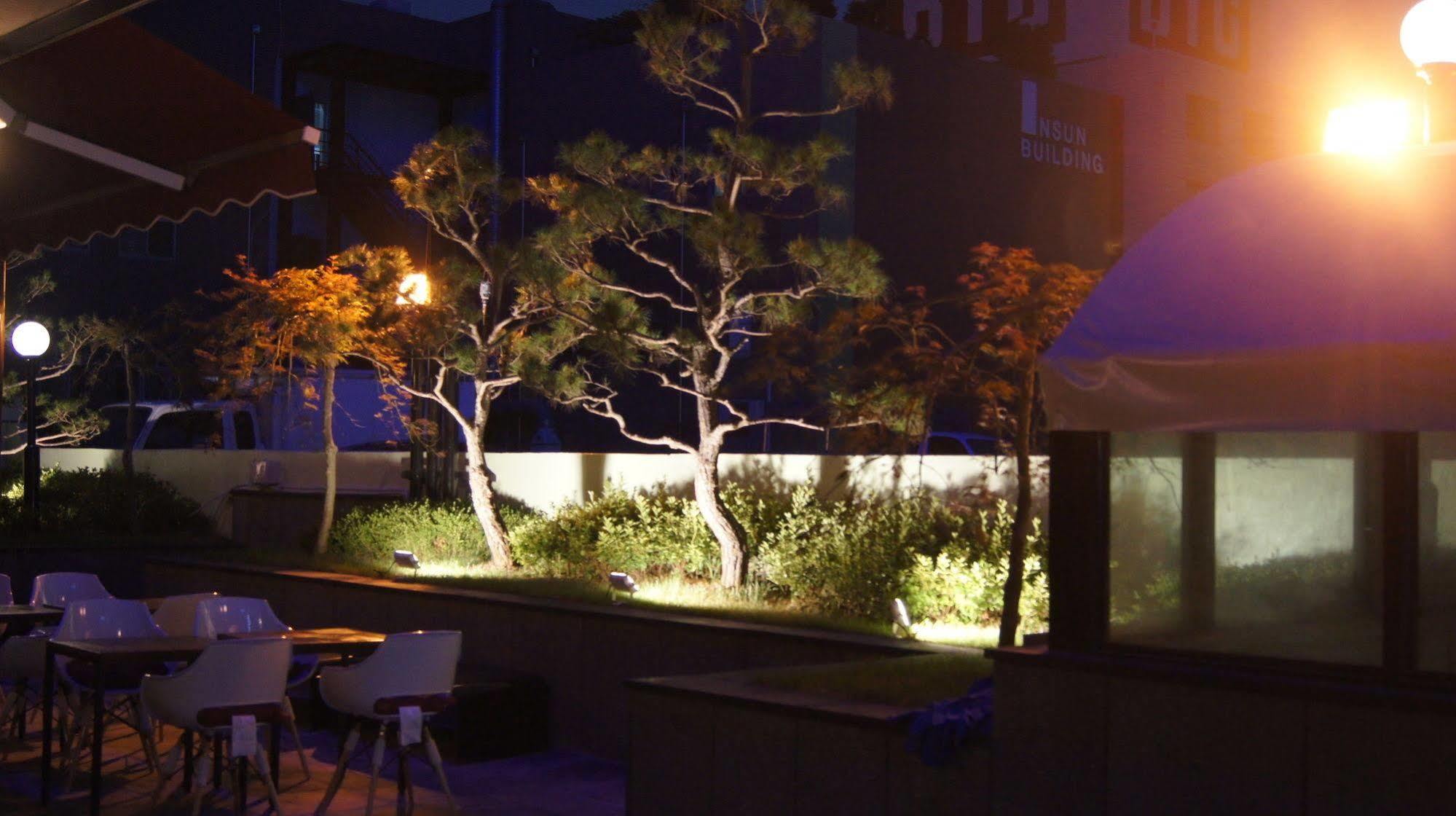 I.Y Hotel Suwon Buitenkant foto