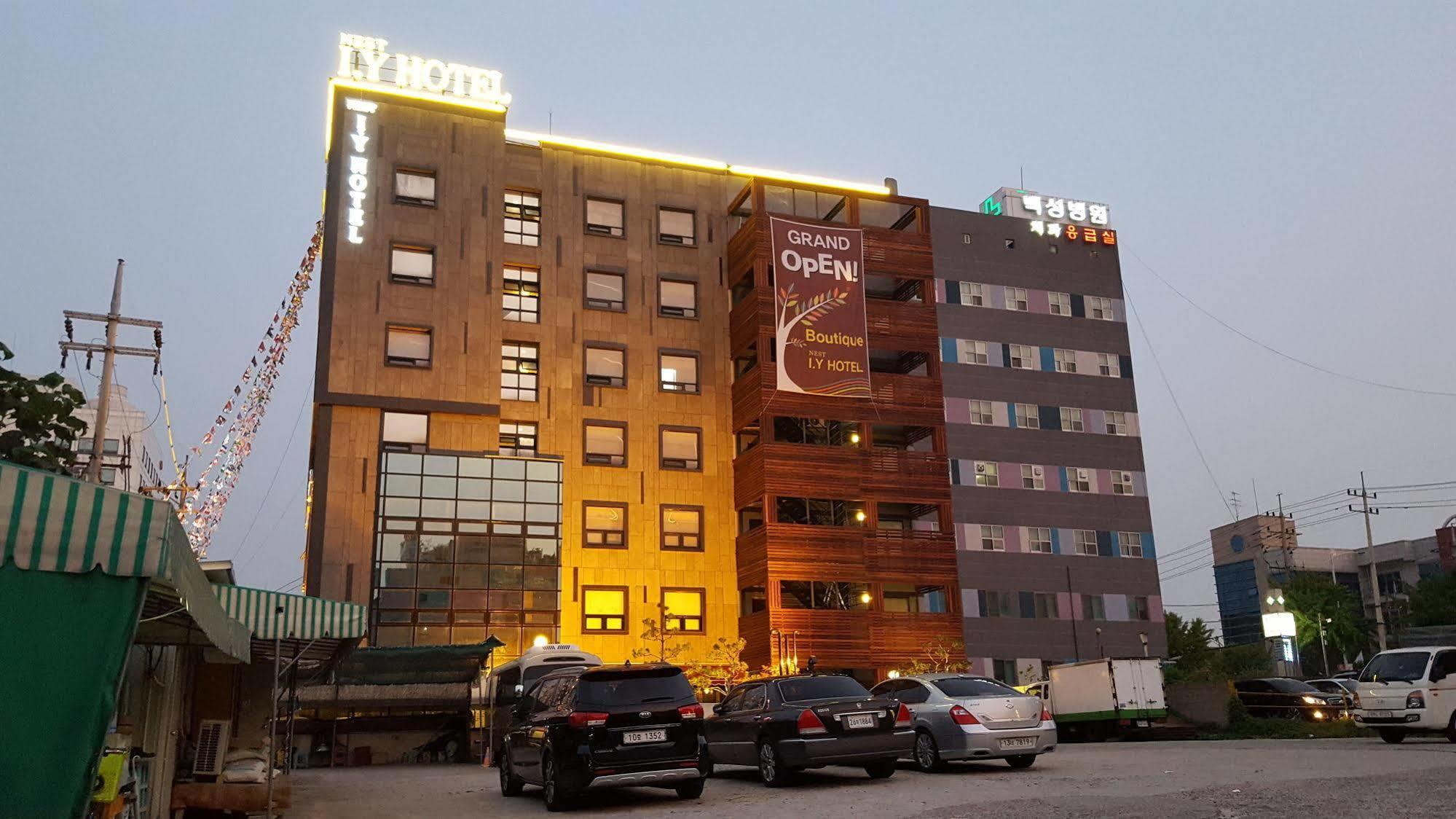 I.Y Hotel Suwon Buitenkant foto