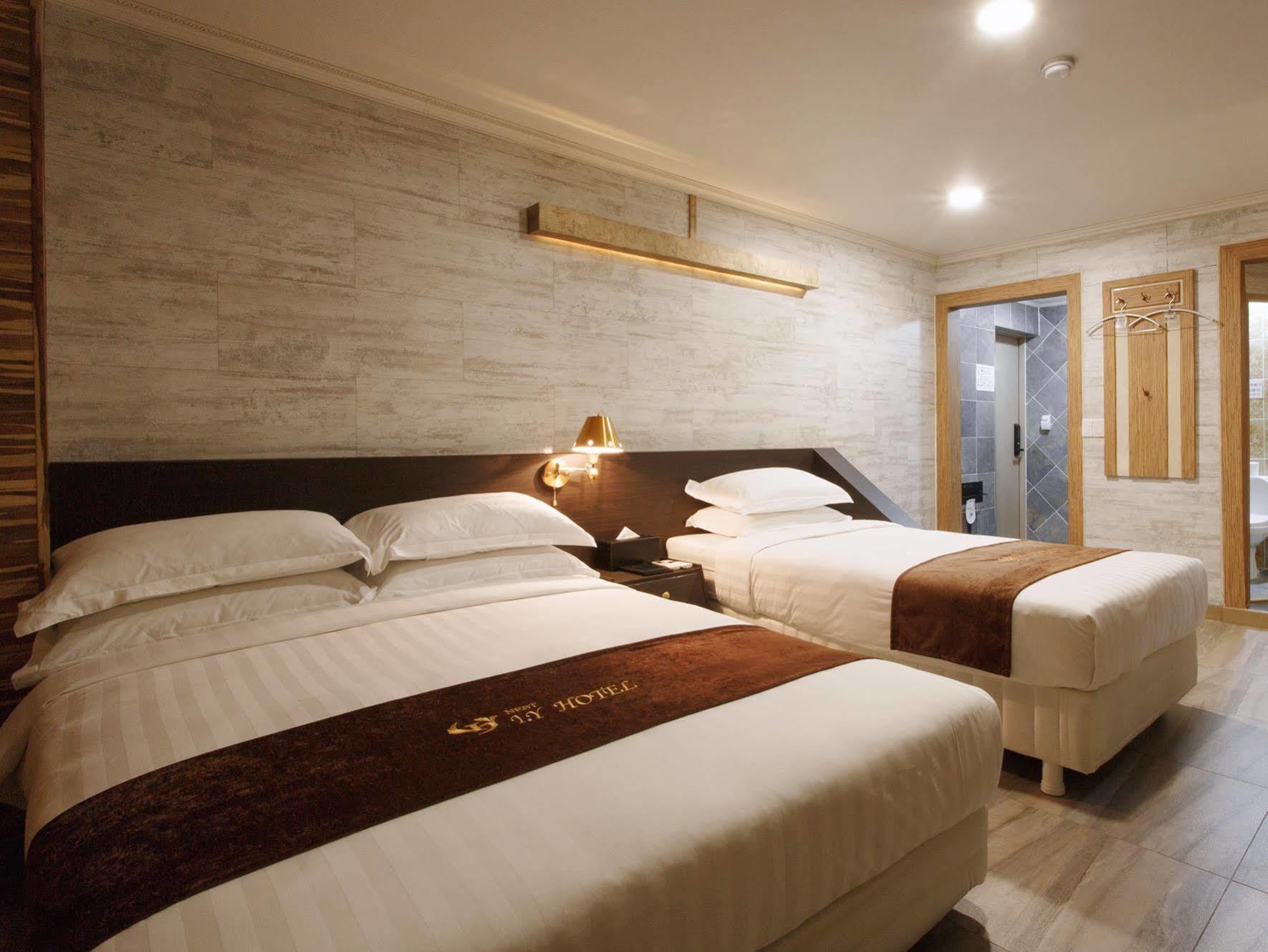 I.Y Hotel Suwon Buitenkant foto