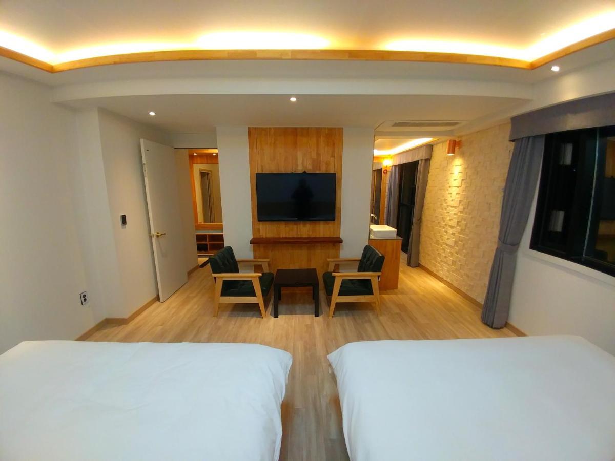 I.Y Hotel Suwon Buitenkant foto