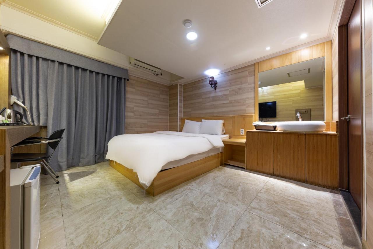 I.Y Hotel Suwon Buitenkant foto