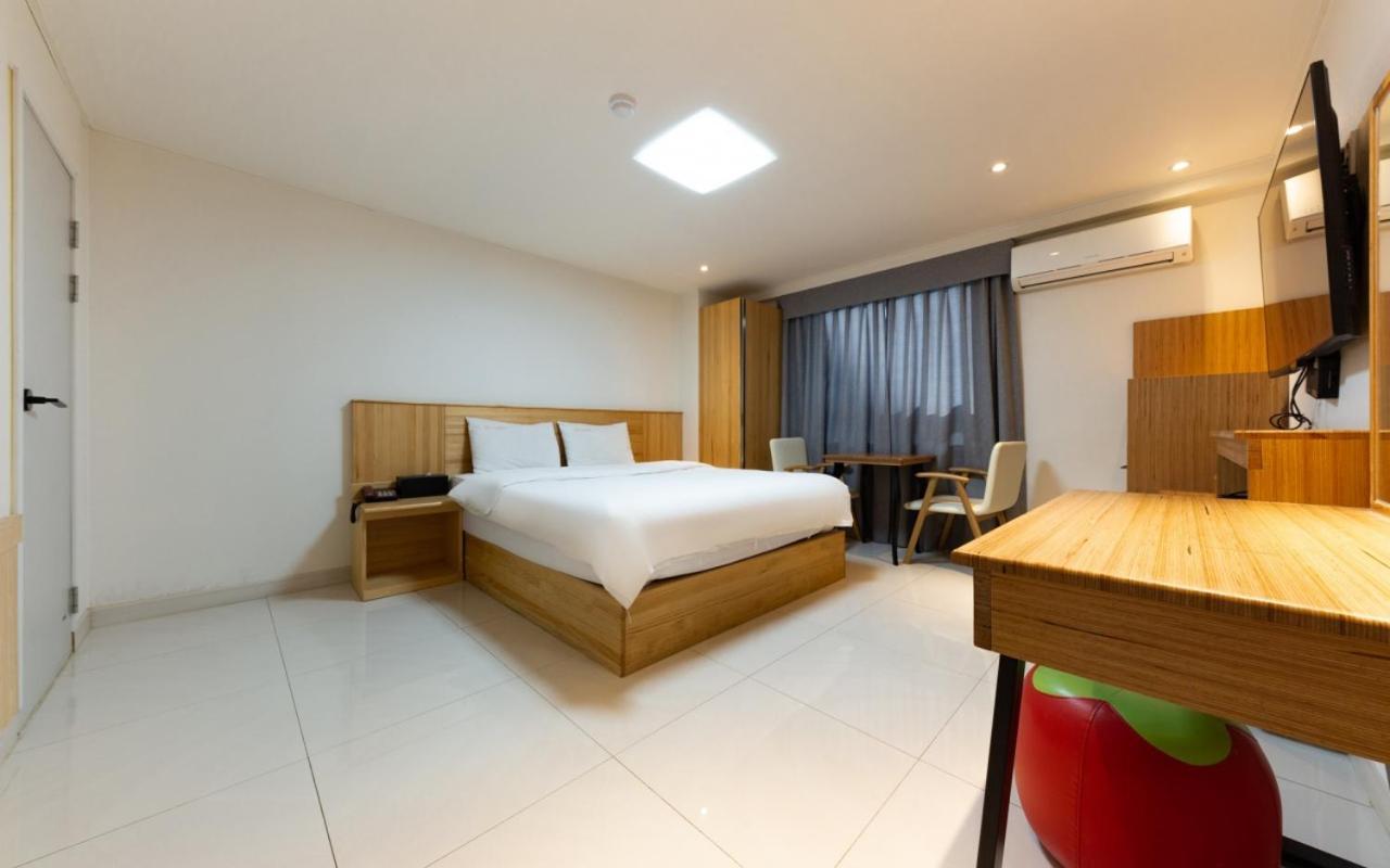 I.Y Hotel Suwon Buitenkant foto