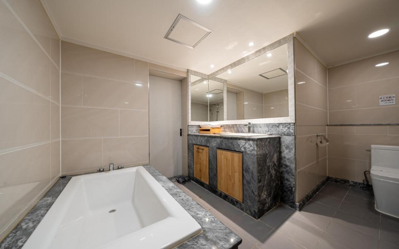 I.Y Hotel Suwon Buitenkant foto