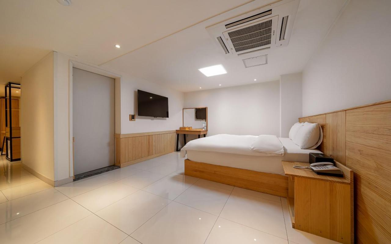 I.Y Hotel Suwon Buitenkant foto