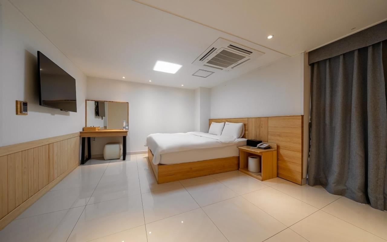 I.Y Hotel Suwon Buitenkant foto