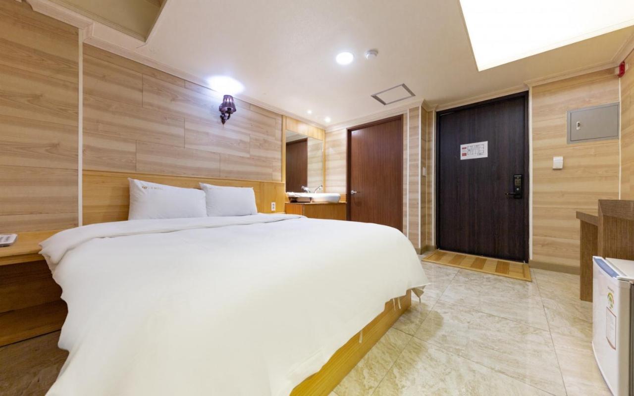 I.Y Hotel Suwon Buitenkant foto