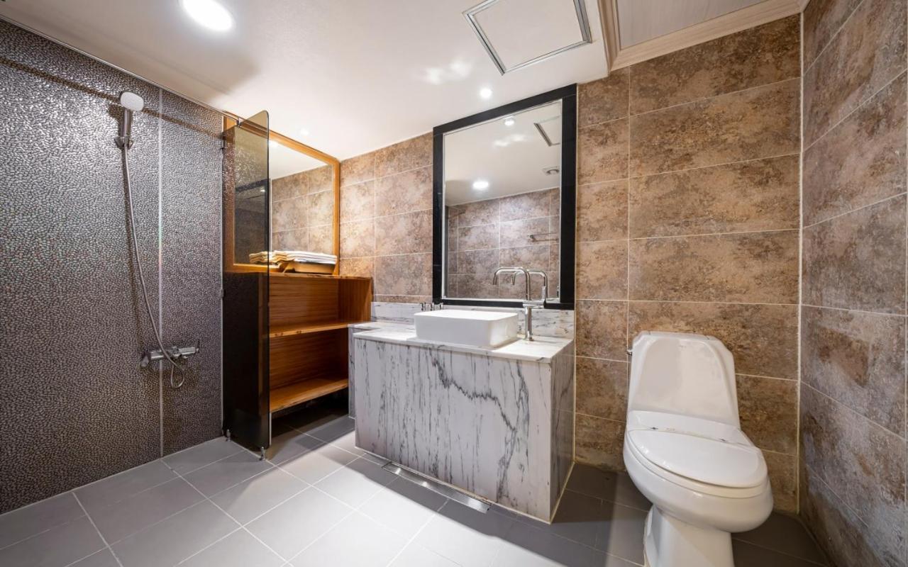 I.Y Hotel Suwon Buitenkant foto
