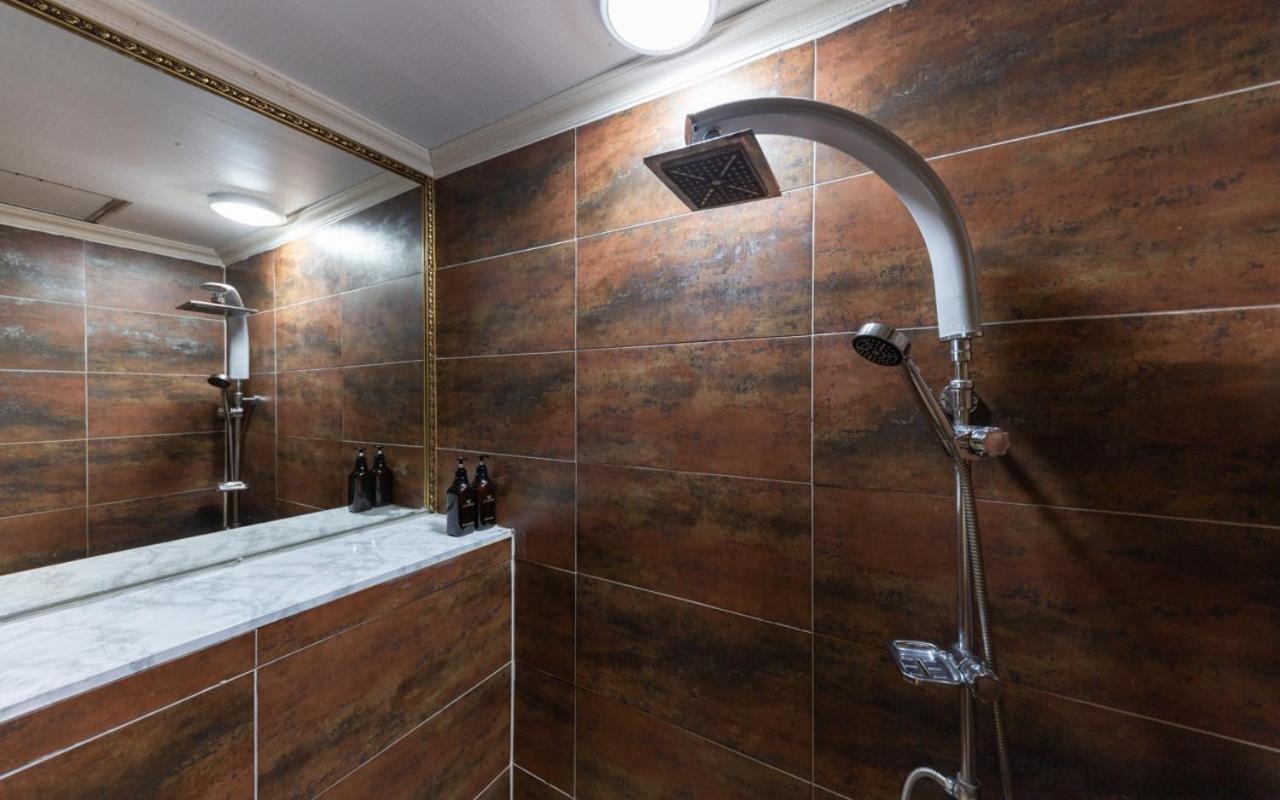 I.Y Hotel Suwon Buitenkant foto