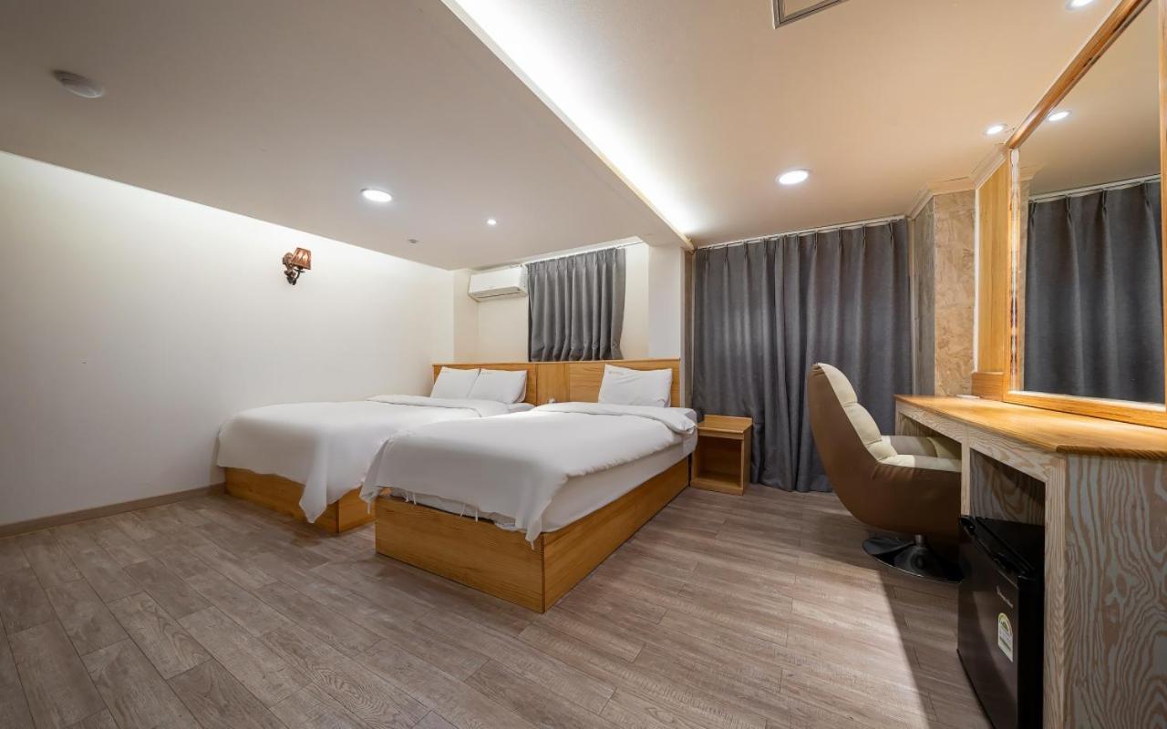 I.Y Hotel Suwon Buitenkant foto