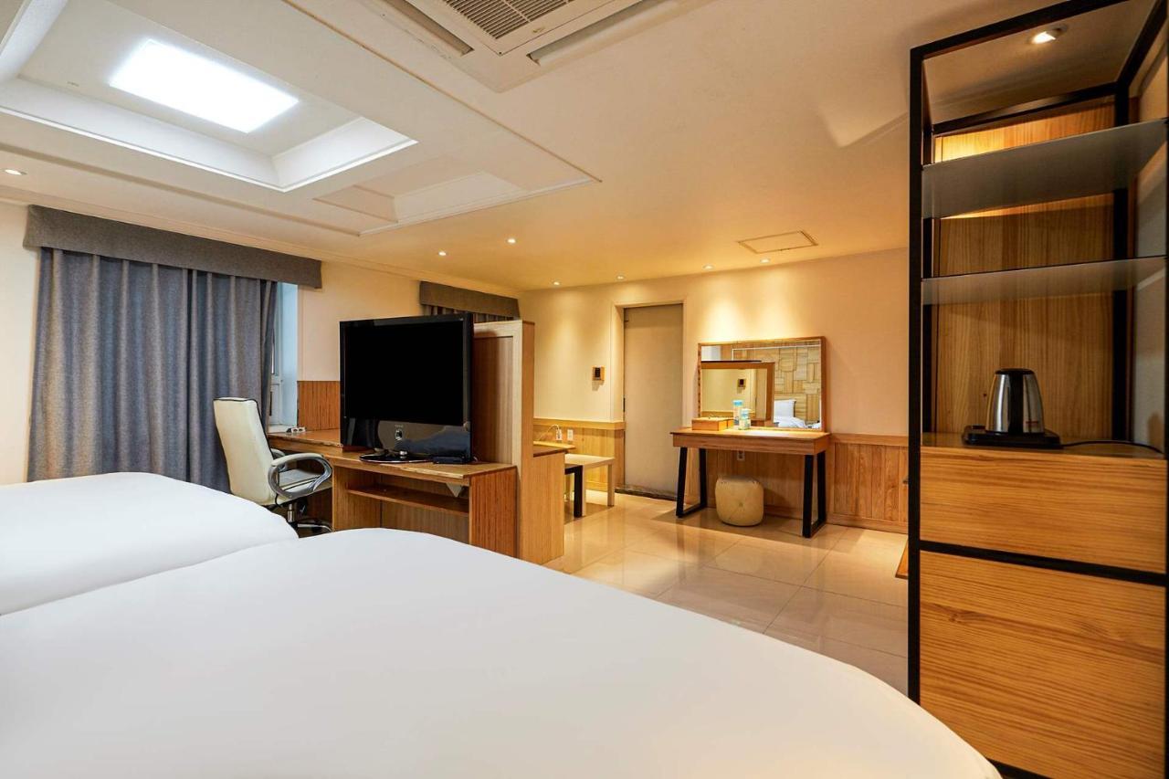 I.Y Hotel Suwon Buitenkant foto