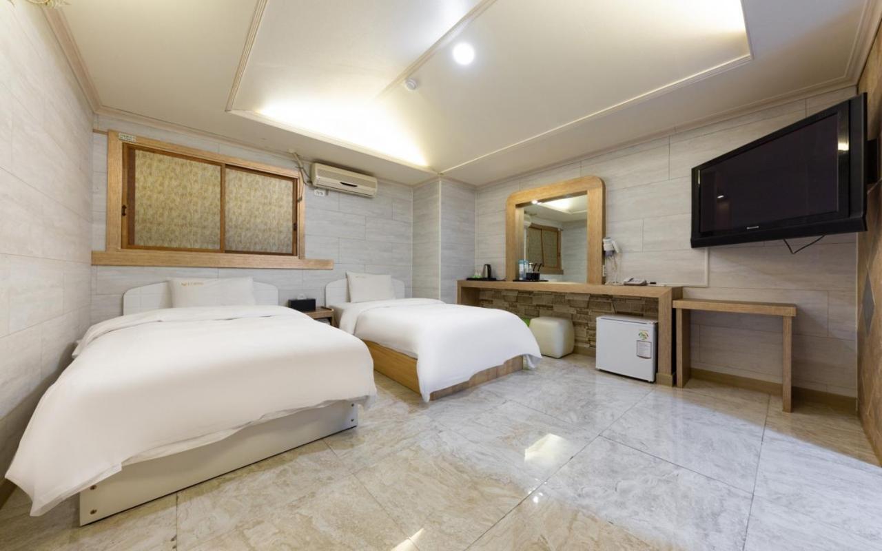 I.Y Hotel Suwon Buitenkant foto