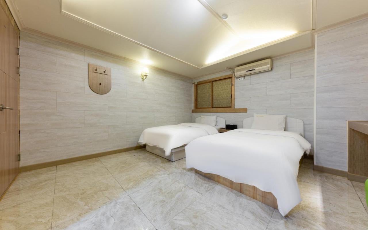 I.Y Hotel Suwon Buitenkant foto