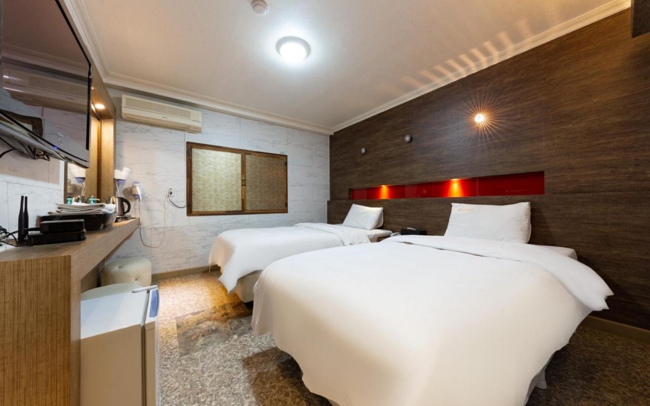 I.Y Hotel Suwon Buitenkant foto