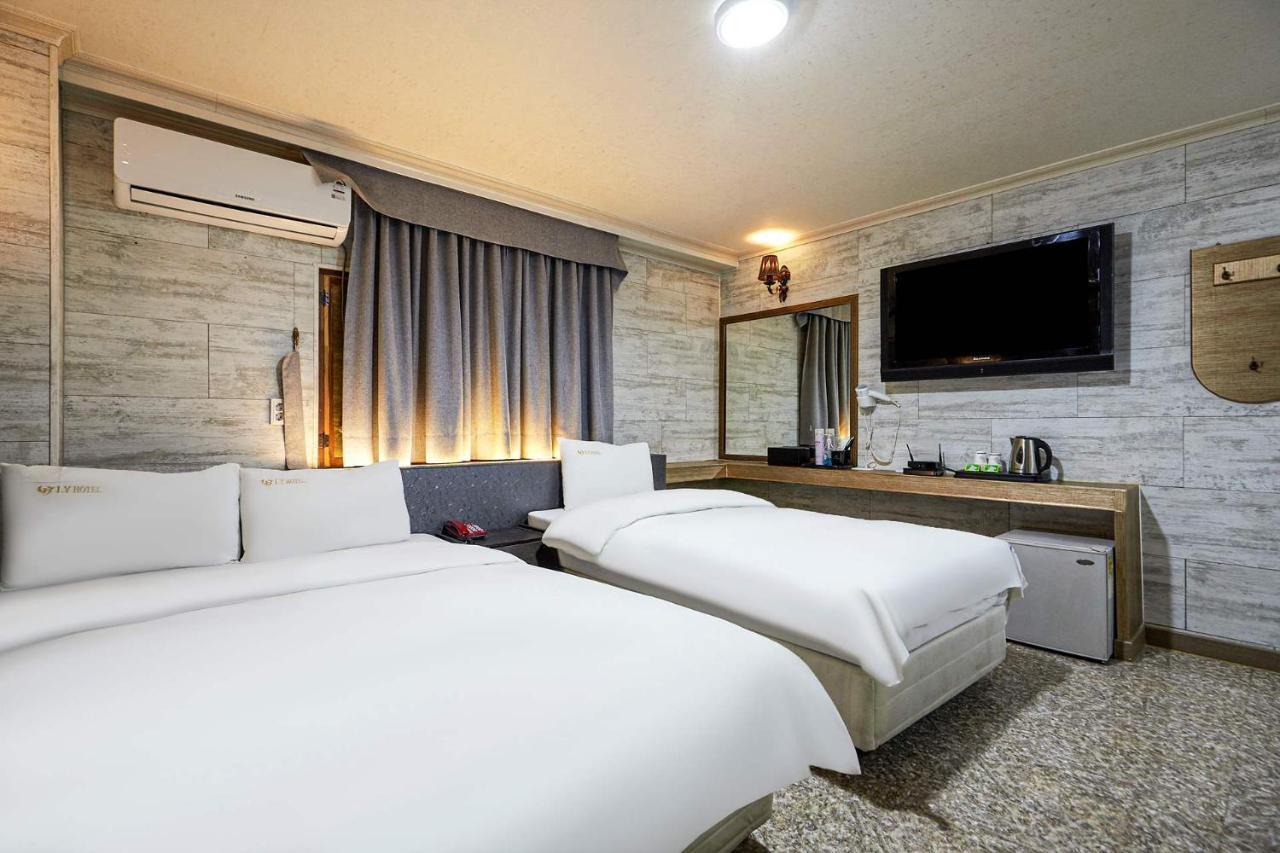 I.Y Hotel Suwon Buitenkant foto